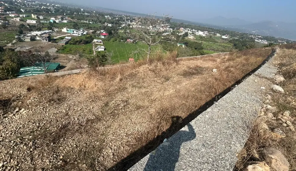 Land in Badogal