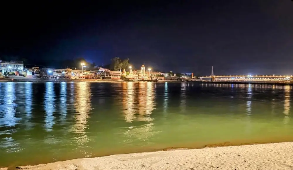 Spatii By The Ganges