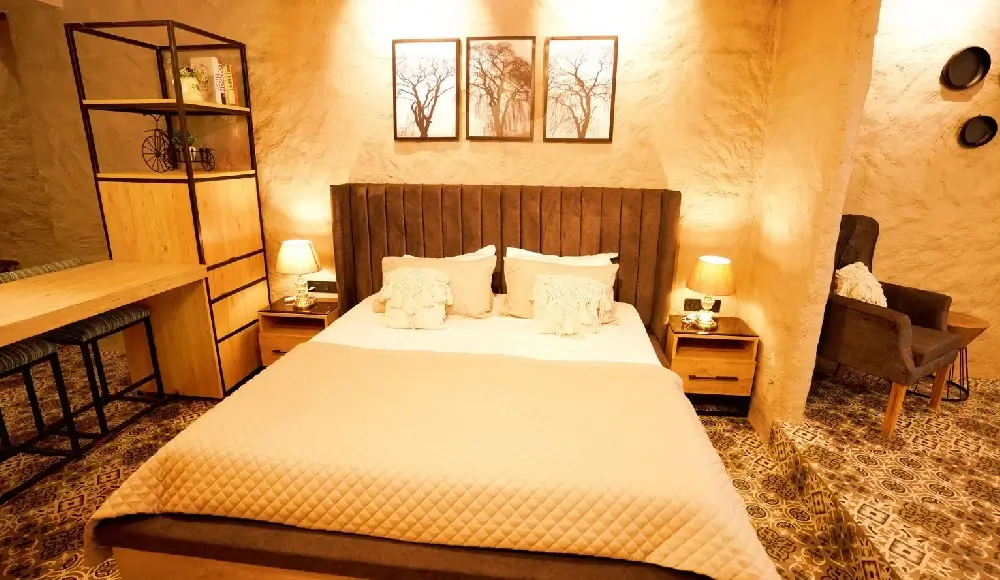 Spatii By The Ganges