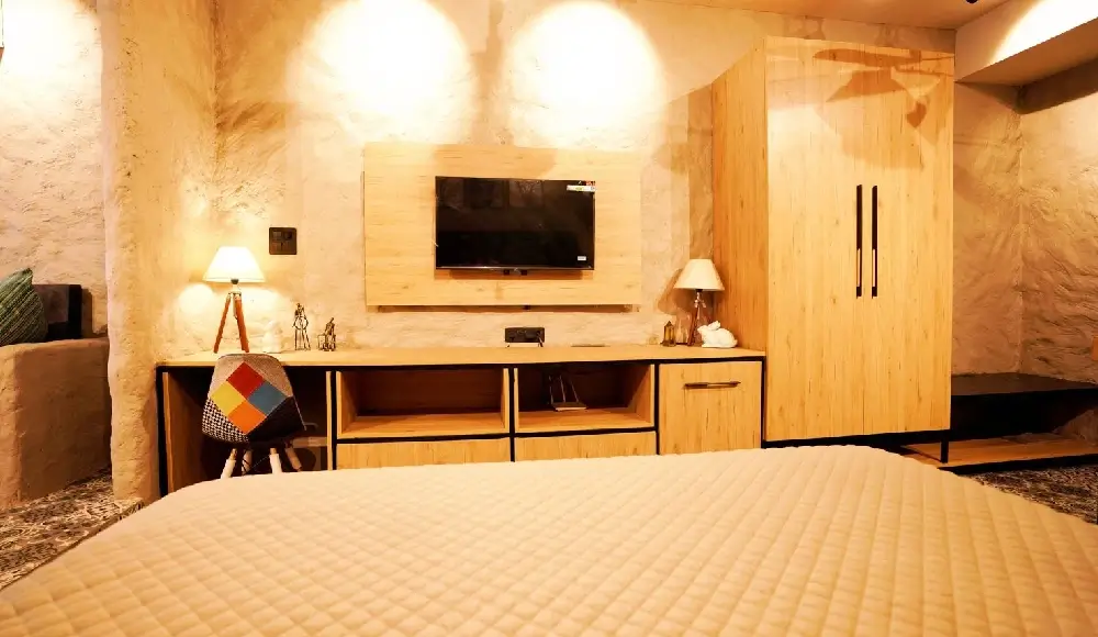 Spatii By The Ganges