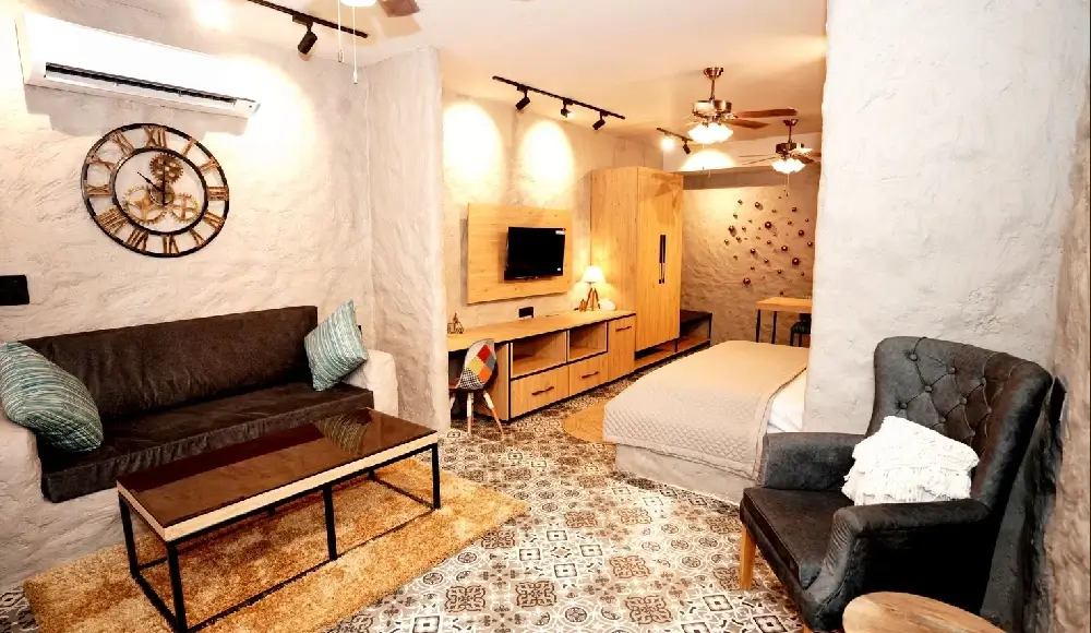Spatii By The Ganges